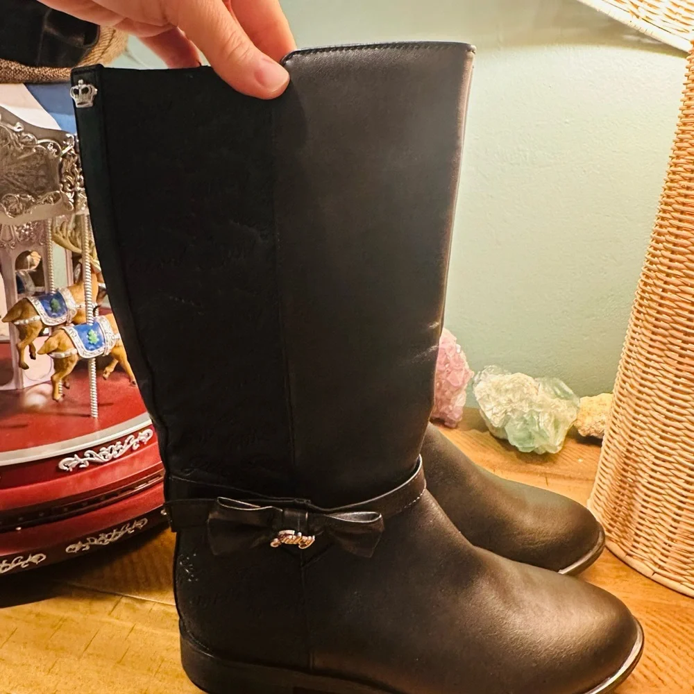 Juicy Couture - Girls Boots Black Zip Up 12” Tall Bow & Logo Size 5